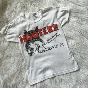Retro Hooters T-shirt, Wilkins Township, Monroeville, PA, Sz S